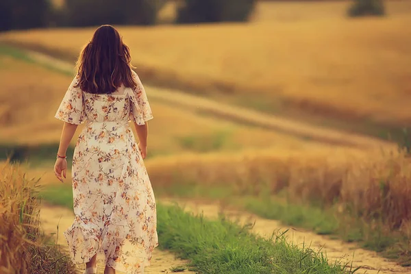 Young Brunette Summer Long Hair Field Happy Person Health Beauty — Stock Photo, Image