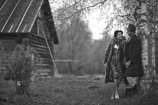 Vintage Cuplu Dragoste Sat Negru Alb Franceză Retro Stil Bărbat — Fotografie, imagine de stoc