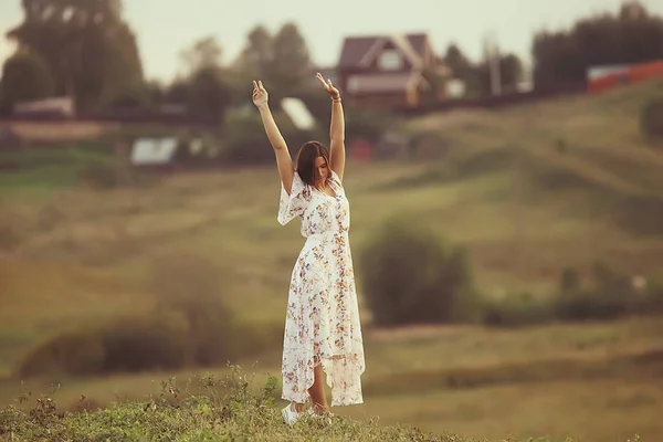 Ragazza Vestito Estivo Danza Filatura Vestito Stile Francese Umore Felicità — Foto Stock