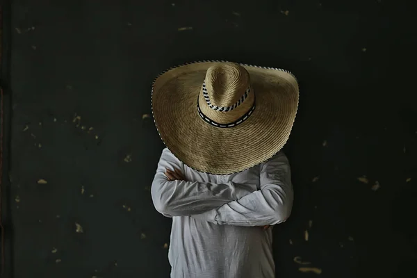 Man Hat Straw Brim Hides His Face Incognito Guy Abstract — Stock Photo, Image