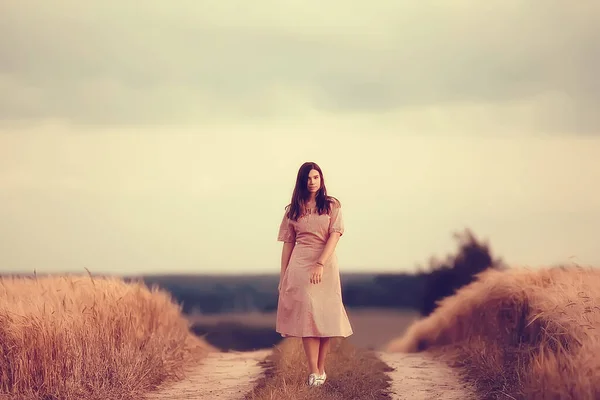 Sommer Natur Porträt Mädchen Warmen Hintergrund Junge Mädchen Modell Posiert — Stockfoto