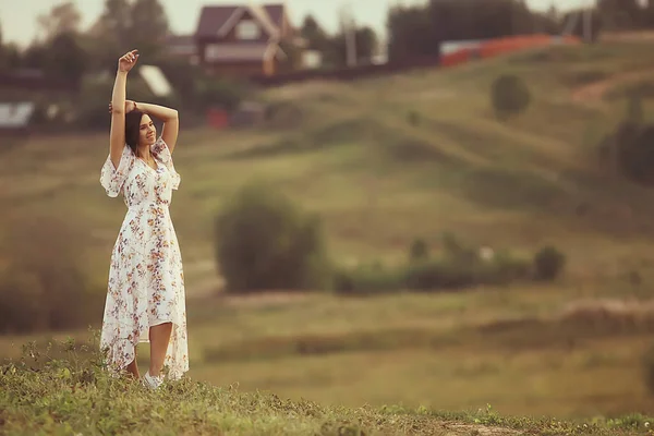 Nature Summer Field Portrait Girl Full Growth Backdrop Landscape Summer — Stock Photo, Image