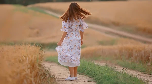 Ragazza Vestito Estivo Danza Filatura Vestito Stile Francese Umore Felicità — Foto Stock