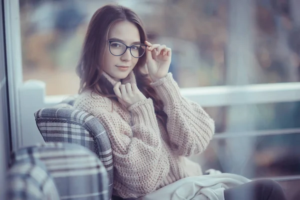 Syn Koncept Glasögon Flicka Modell Höst Blick Ungdom Stil Smart — Stockfoto