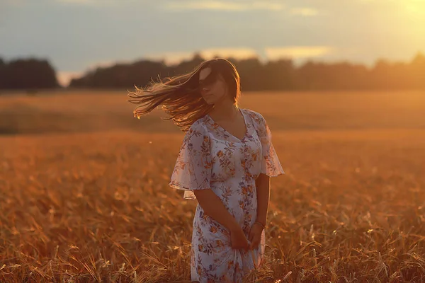 Young Brunette Summer Long Hair Field Happy Person Health Beauty — Stock Photo, Image