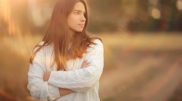 Sommer Natur Porträt Mädchen Warmen Hintergrund Junge Mädchen Modell Posiert — Stockfoto