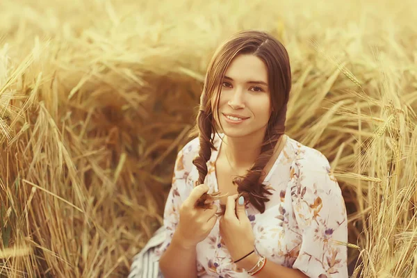 Été Nature Portrait Fille Chaud Fond Jeune Fille Modèle Posant — Photo