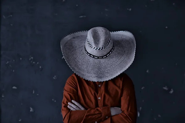 头戴草帽的男人 隐姓埋名的家伙 抽象的乡村音乐风格 — 图库照片