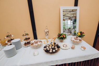 Tartlets, pasta çıkar, Desserts.Served tablolar. Catering