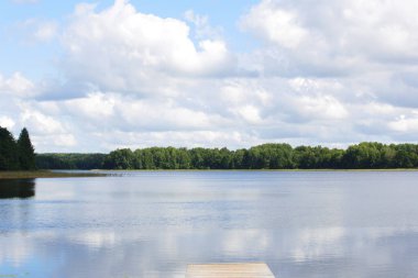 Gölde eski ahşap iskelede