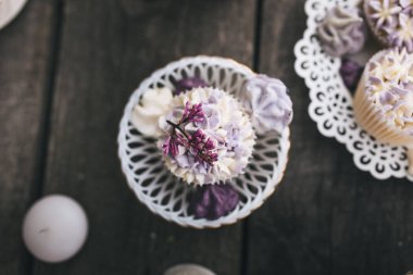 Tatlılar ve tatlılar mumlar ile düzenleme