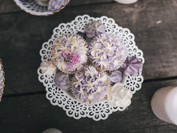 Tatlılar ve tatlılar mumlar ile düzenleme