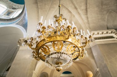 Kilise bir avize, alttan görünüm