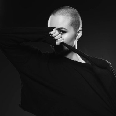 Duygusal genç model siyah