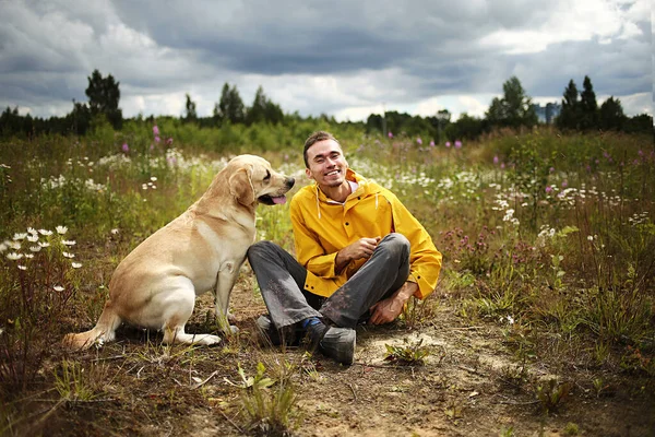 Satisfied Male Casual Wear Smiling Looking Camera Big Beige Labrador — Stock Photo, Image