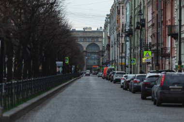 Saint-petersburg, Rusya - 31 Mart 2020: Kentin merkezindeki boş sokaklar, izolasyonun birinci gününde.