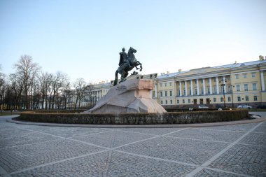 Saint-petersburg, Rusya - 4 Nisan 2020: bakır atlı görüş. Coronavirüs COVID-19 salgını yüzünden insanlar evde kalıyor..