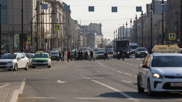 Saint Petersburg Rusia Abril 2020 Coches Transporte Público Nevsky Prospekt — Foto de Stock