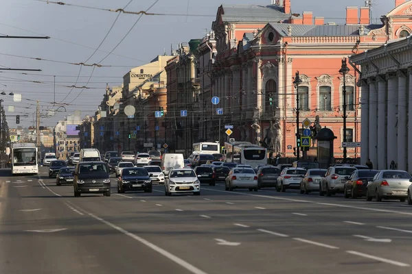 Saint Petersburg Rusland April 2020 Zwaar Verkeer Nevsky Prospekt Auto — Stockfoto