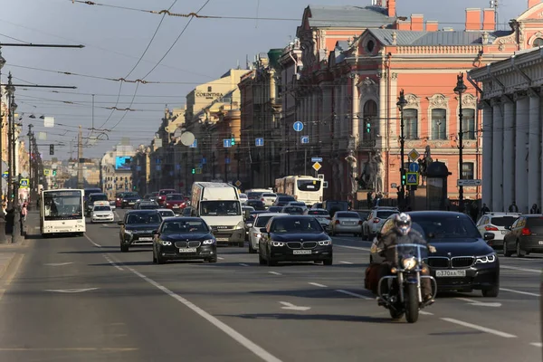 Saint Petersburg Rusia Abril 2020 Gran Tráfico Nevsky Prospekt Automóviles — Foto de Stock