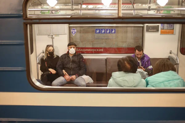 Saint Petersburg Russland April 2020 Mehrere Menschen Sitzen Einem Bahn — Stockfoto