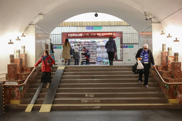 Saint Petersburg Russia April 2020 People Walk Crosswalk Metro Stations — Stock Photo, Image