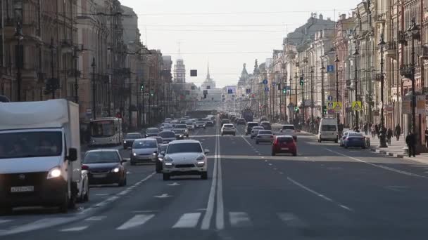 Saint Petersburg Ryssland April 2020 Tung Trafik Nevsky Prospekt Det — Stockvideo
