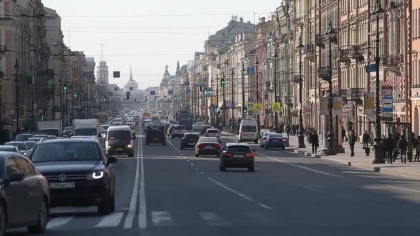 Saint Petersburg Rússia Abril 2020 Tráfego Pesado Nevsky Prospekt Muitas — Vídeo de Stock