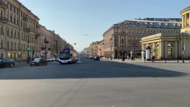 Saint Petersburg Rusia Abril 2020 Gran Tráfico Nevsky Prospekt Automóviles — Vídeos de Stock