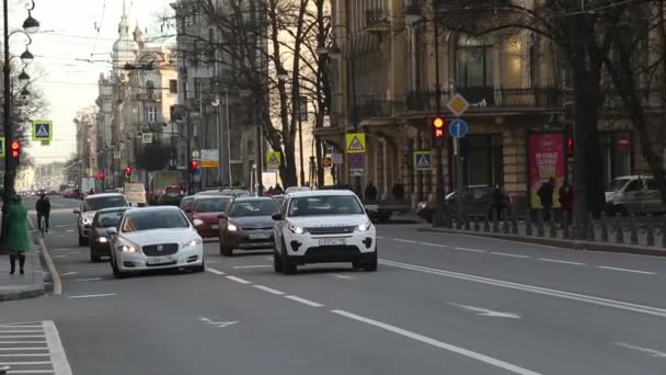 Petrohrad Rusko Dubna 2020 Kamennoostrovský Prospekt Automobily Veřejná Doprava Nadále — Stock video