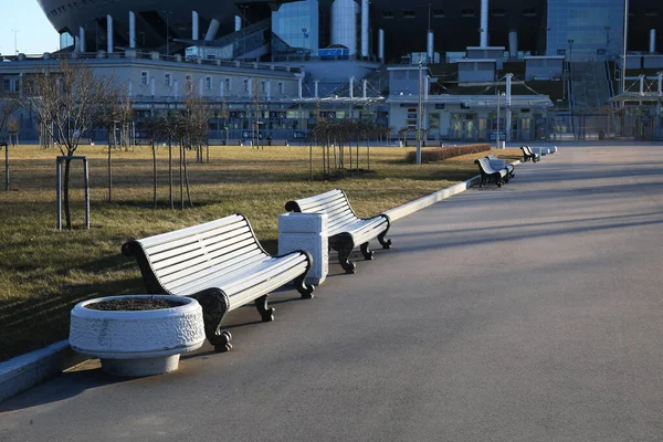 Vista Lateral Bancos Vazios Perto Estádio Esportivo Nenhuma Pessoa Nos — Fotografia de Stock