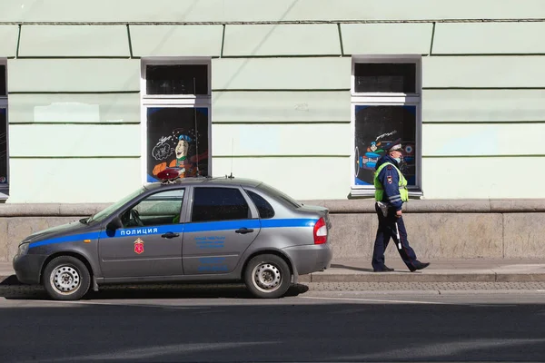 Saint Petersburg Russia May 2020 Traffic Policeman Controls Traffic City — Stock Photo, Image