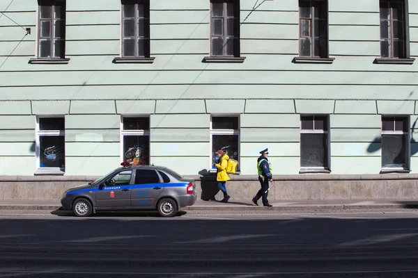 São Petersburgo Rússia Maio 2020 Polícia Trânsito Controla Tráfego Centro — Fotografia de Stock