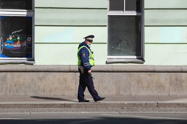 São Petersburgo Rússia Maio 2020 Polícia Trânsito Controla Tráfego Centro — Fotografia de Stock