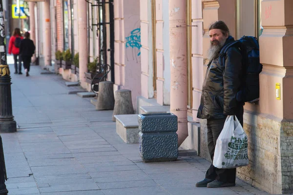 Saint Petersburg Russia May 2020 Bearded Man Large Backpack Bag — Stock Photo, Image