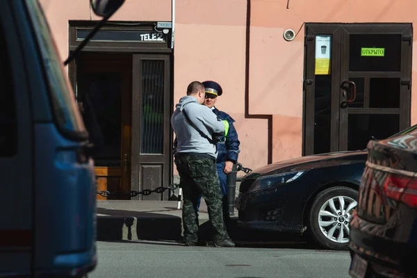 Sankt Petersburg Russland Mai 2020 Verkehrspolizisten Kontrollieren Den Verkehr Der — Stockfoto