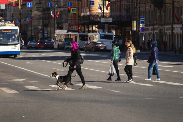 Saint Pétersbourg Russie 1Er Mai 2020 Vue Côté Une Jeune — Photo