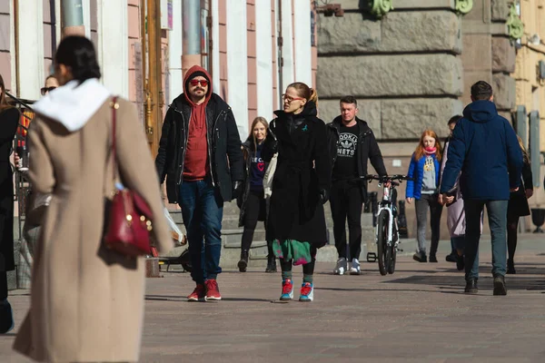 San Pietroburgo Russia Maggio 2020 Gente Cammina Lungo Nevsky Prospekt — Foto Stock