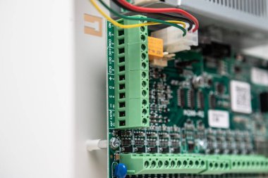Terminal elektrik bağlantısı bloğu. alarm sistemlerinin bağlantıları.