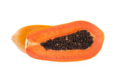 beyaz zemin üzerine sarı papaya yarısı