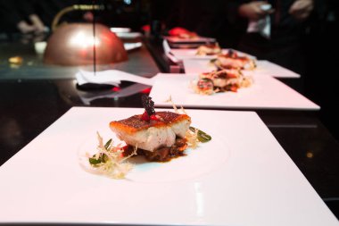 Akşam yemeği için yemek otel ya da Restoran mutfak şefi