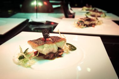 Akşam yemeği için yemek otel ya da Restoran mutfak şefi