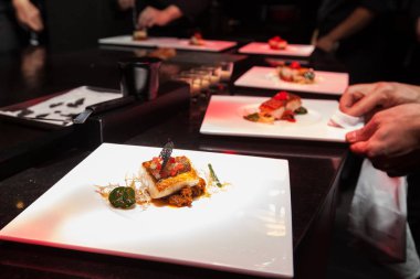 Akşam yemeği için yemek otel ya da Restoran mutfak şefi