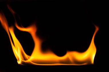 siyah zemin üzerinde izole yangın yangın