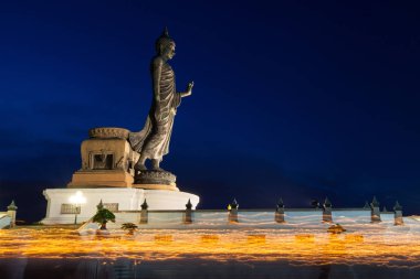 Tayland, Visakha ayini sallayarak ışık