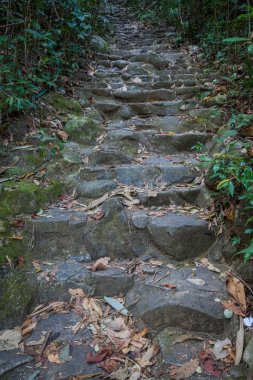 merdiven kaya ve Namtok Phliu Milli Parkı Ch çimento yapılmış