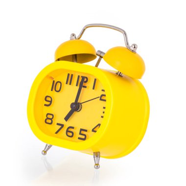 çalar saat izole beyaz arka plan üzerinde