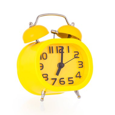 çalar saat izole beyaz arka plan üzerinde