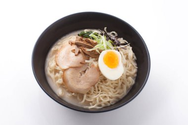 Beyaz arka plan üzerinde Studio izole ramen vurdu
