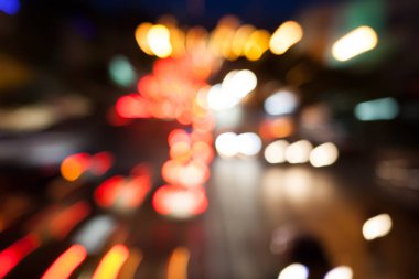 bulanık arka plan bokeh gece lambası ile trafik